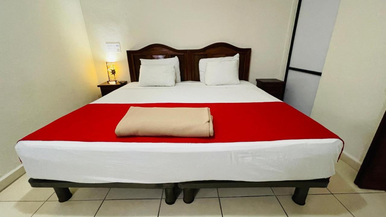 Hotel B&B - 5Th Avenue Πλάγια Ντελ Κάρμεν Εξωτερικό φωτογραφία A bed runner