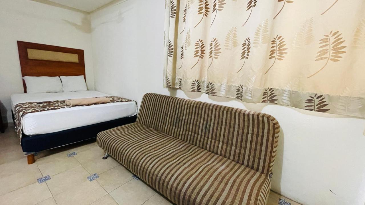 Hotel B&B - 5Th Avenue Πλάγια Ντελ Κάρμεν Εξωτερικό φωτογραφία A sofa bed