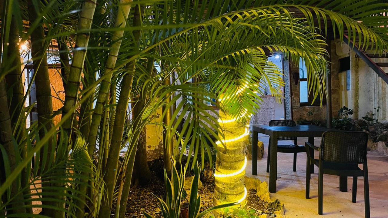 Hotel B&B - 5Th Avenue Πλάγια Ντελ Κάρμεν Εξωτερικό φωτογραφία Bamboo lighting