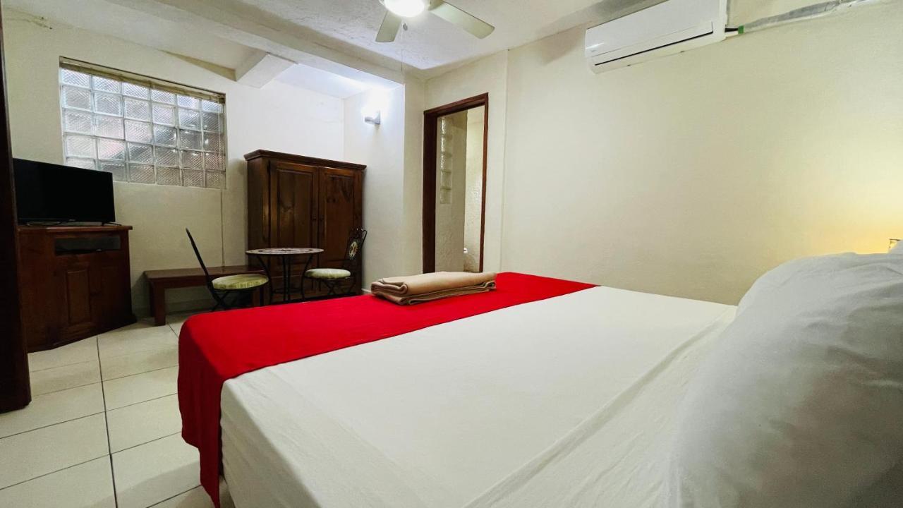 Hotel B&B - 5Th Avenue Πλάγια Ντελ Κάρμεν Εξωτερικό φωτογραφία A bedroom in a hotel
