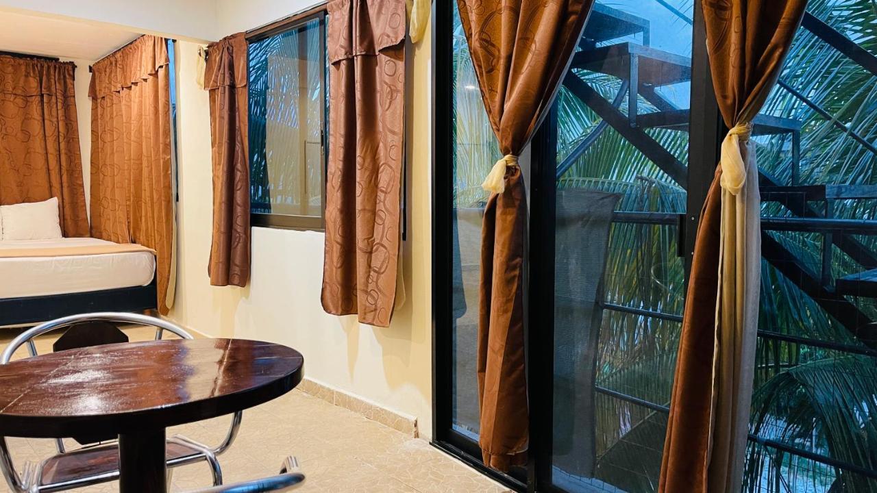 Hotel B&B - 5Th Avenue Πλάγια Ντελ Κάρμεν Εξωτερικό φωτογραφία Curtains